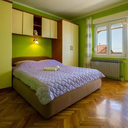 Two-bedroom In Xi Crikvenica