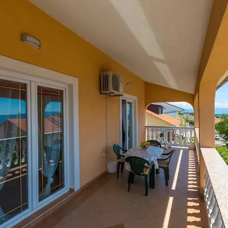 Two-bedroom In Xi * Crikvenica